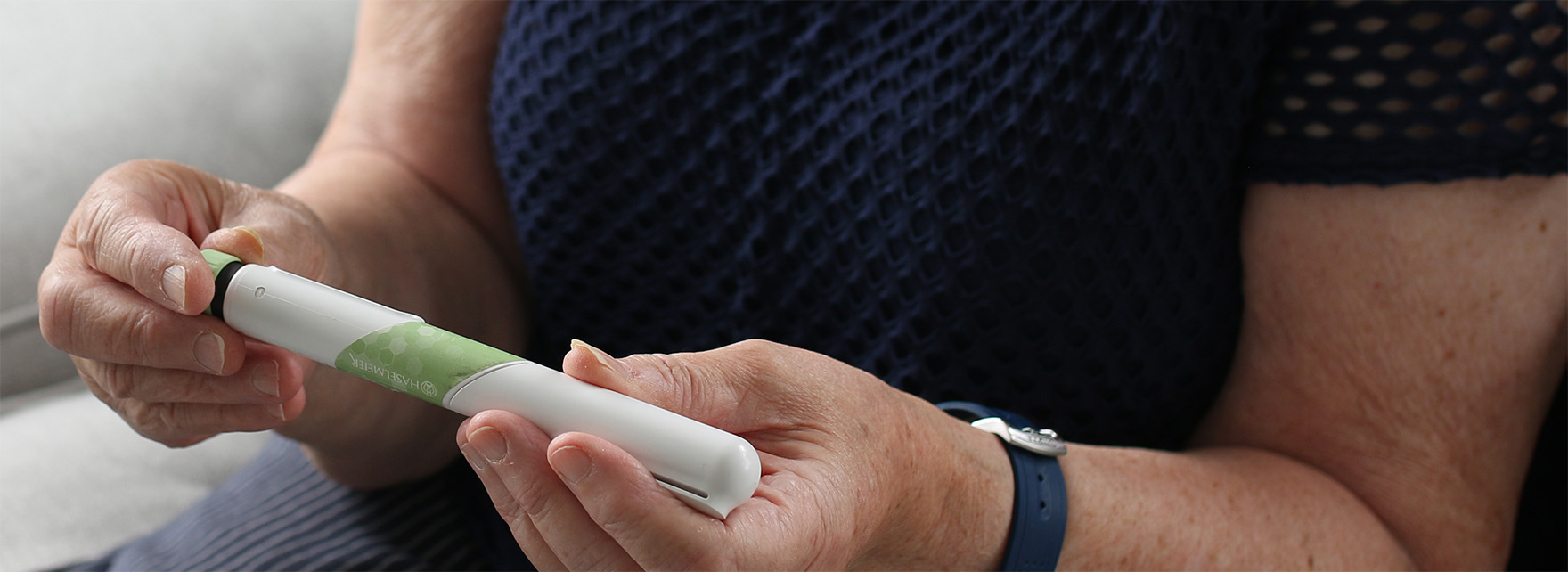 Person holding injector pen