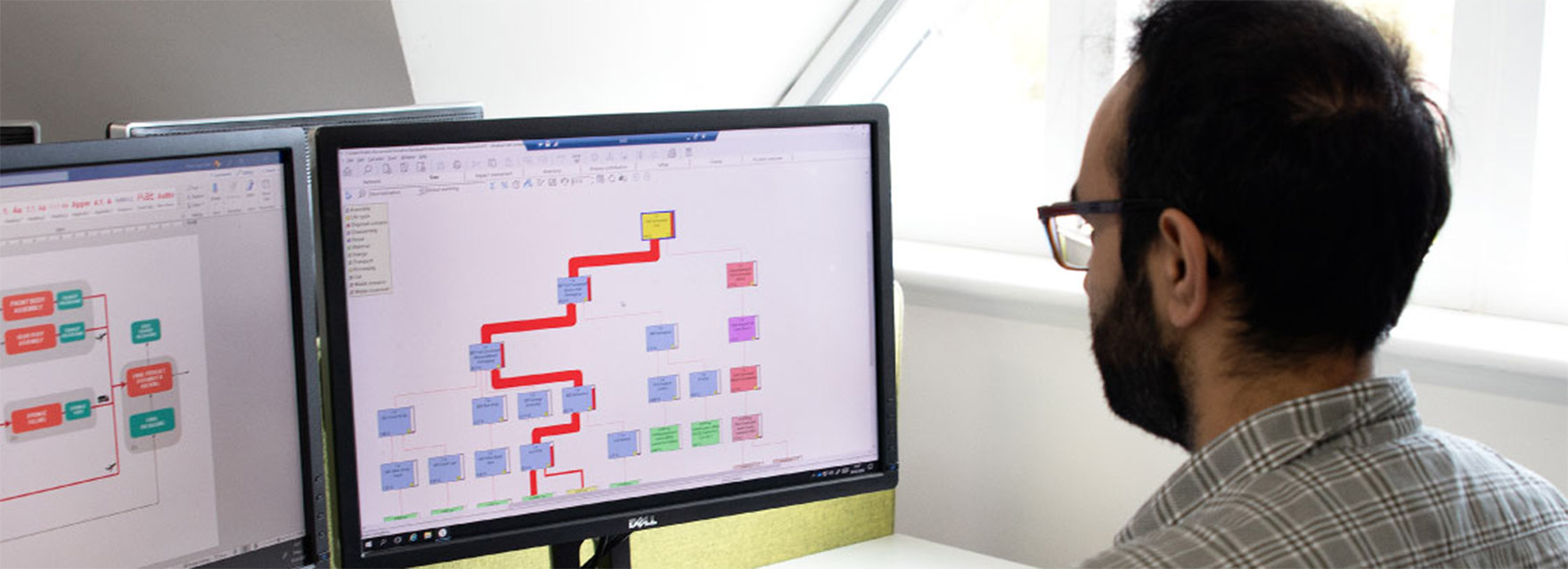person-looking-at-life-cycle-analysis-tool-on-a-computer b